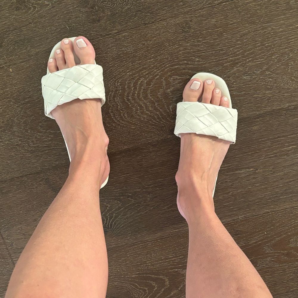 Nicole Millet sz 9 Elegant White Women's Slide Sandals